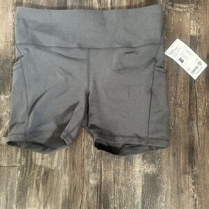 Athleta interval stash 5” short - XL